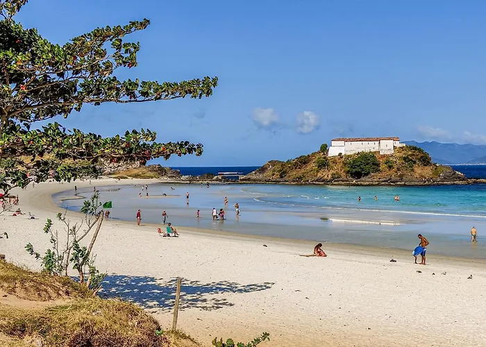Cabo Frio: Casa P/ 8 Churrasqueira E Garagem